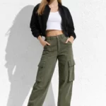 Women's khaki wide-leg cargo jeans